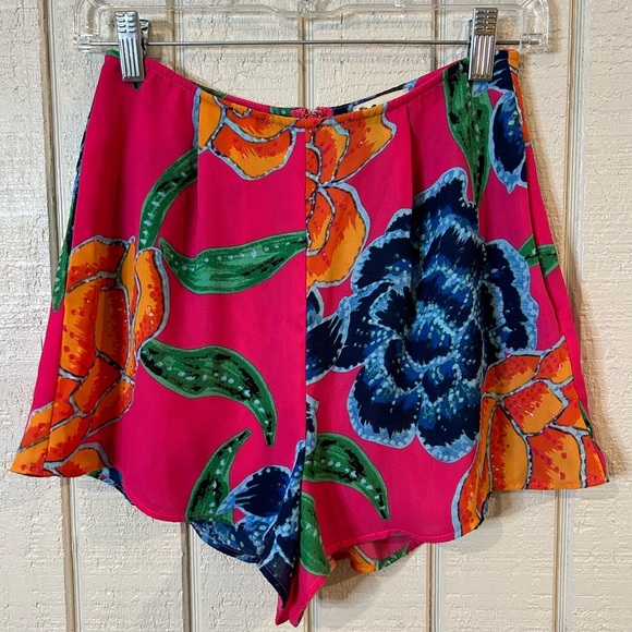 Show Me Your Mumu Sawyer Shorts in Floratopia, size XS. Tiny spot (see photos). - Picture 3 of 8